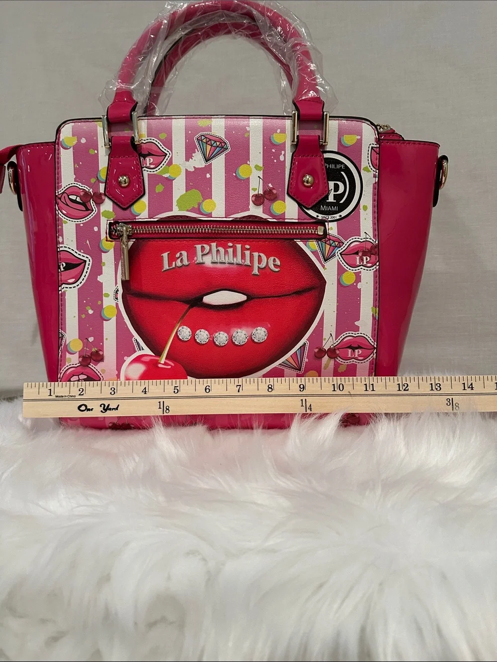 La Philipe Juicy Lips Satchel Convertible Crossbody Handbag in Pink NWT’S